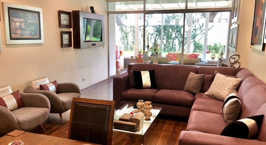 Venta de excelente departamento en San Isidro 1er piso con lindo jardín interior